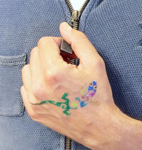 Kako … narediti bleščeč tattoo