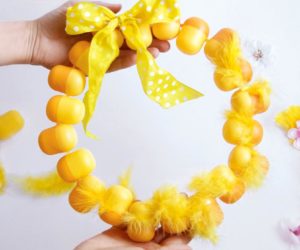 DIY pomladna okrasitev venček kinderjajaca velika noč reuporaba