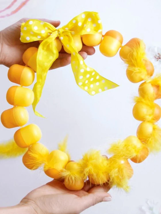 Ustvarjanje in recikliranje: To je čudovit venček iz kinder jajček rumenjakov