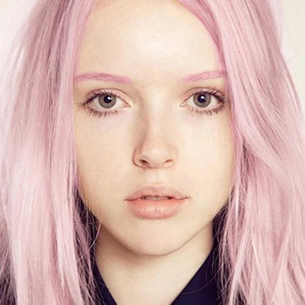 Trend: pastelna barva obrvi