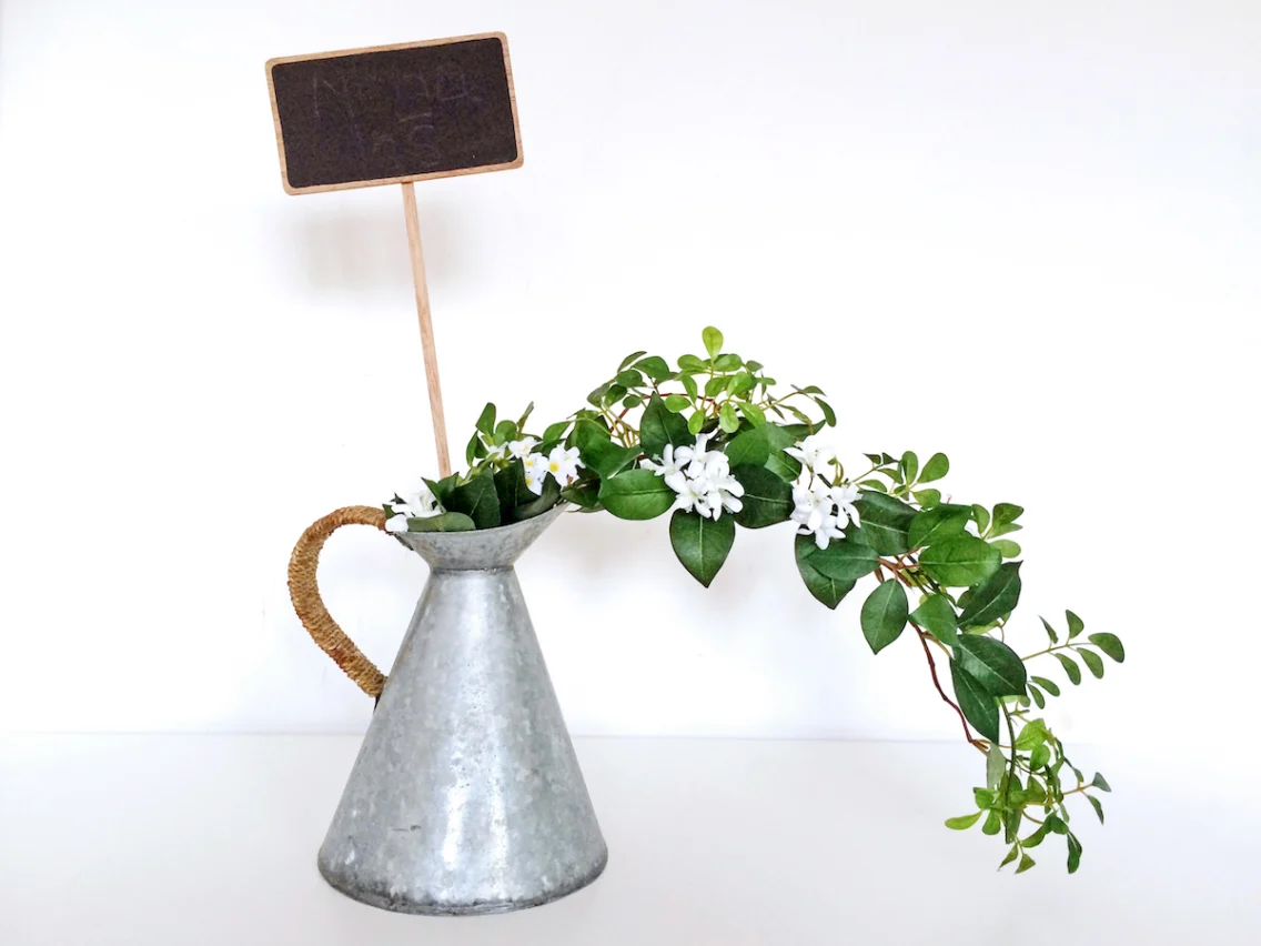 Garažna razprodaja izložbenih rekvizitov L’Occitane