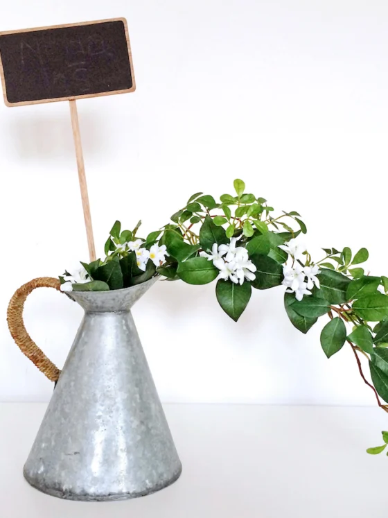 Garažna razprodaja izložbenih rekvizitov L’Occitane