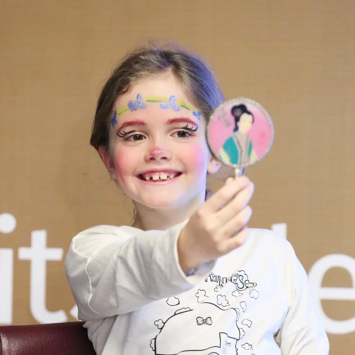 Dobrodelna blogerska pustna make-up karavana