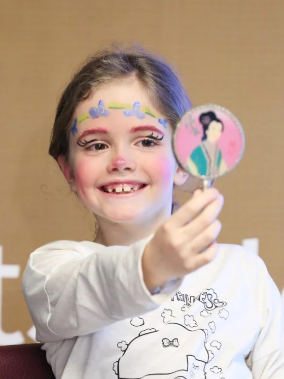 Dobrodelna blogerska pustna make-up karavana