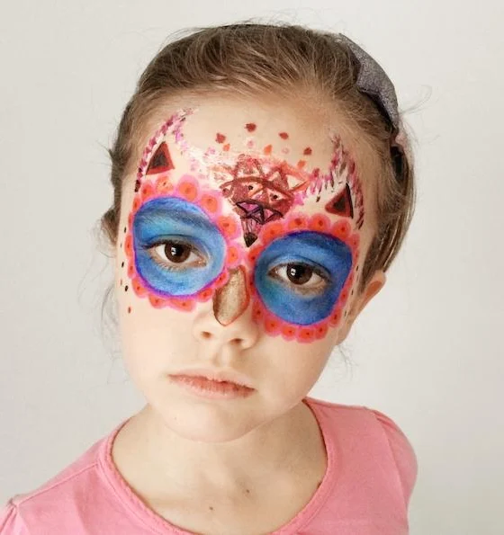 Enostavne pustne poslikave z običajnimi ličili