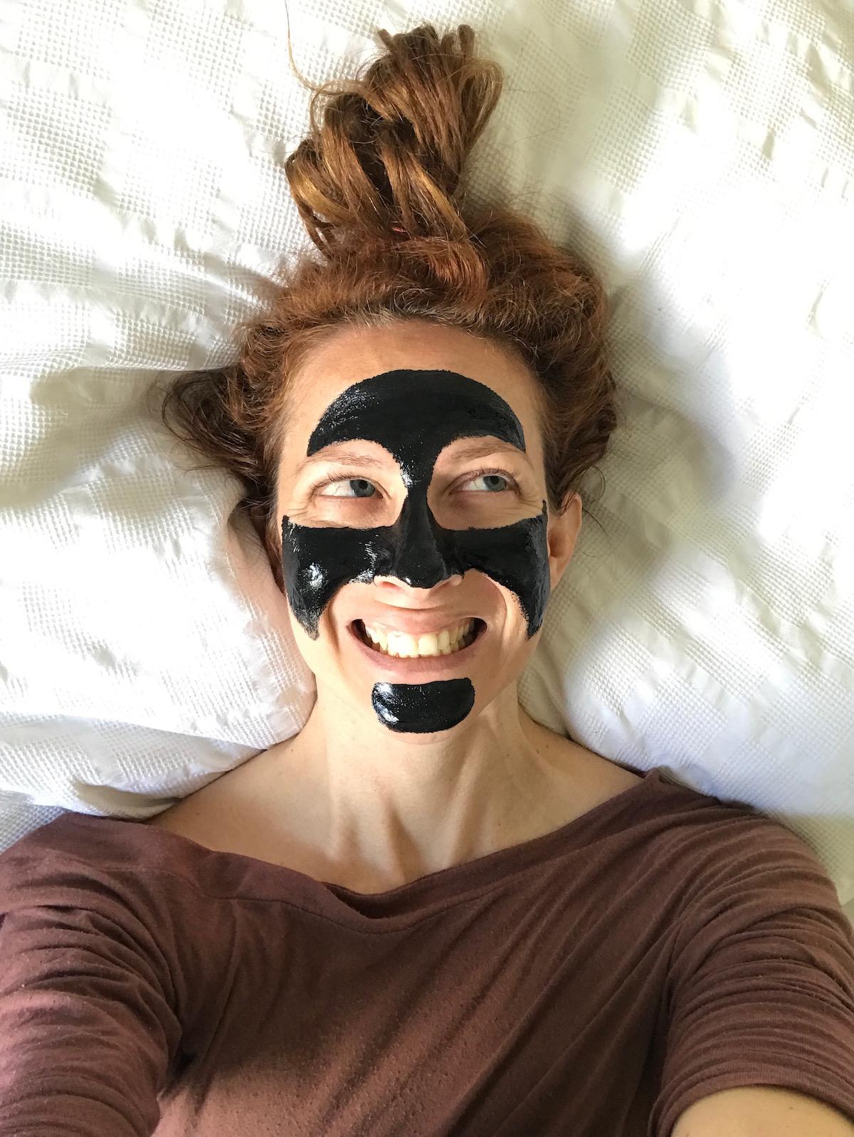 Črna maska za odstranjevanje ogrcev Beautyfullblog