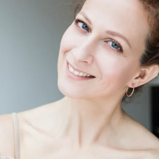 Makeup, frizura, manikira … to je izbor najlepših prazničnih videzov