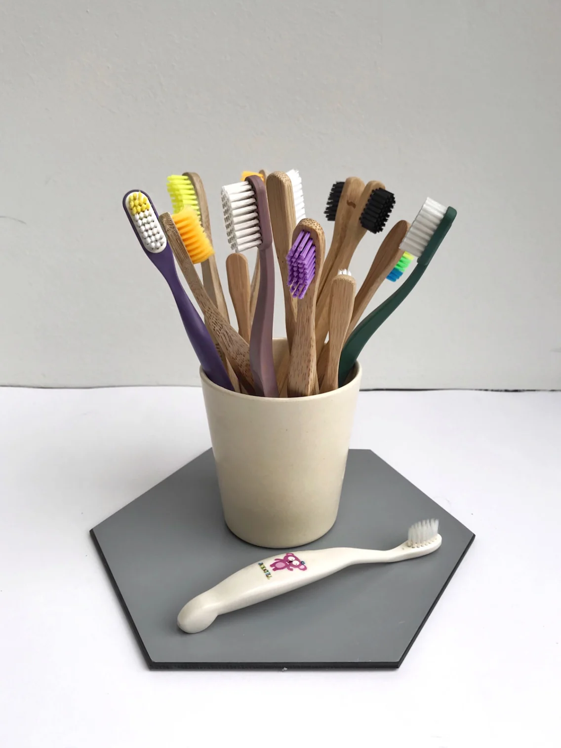 Eko in lesene zobne ščetke: vse, kar moraš vedeti