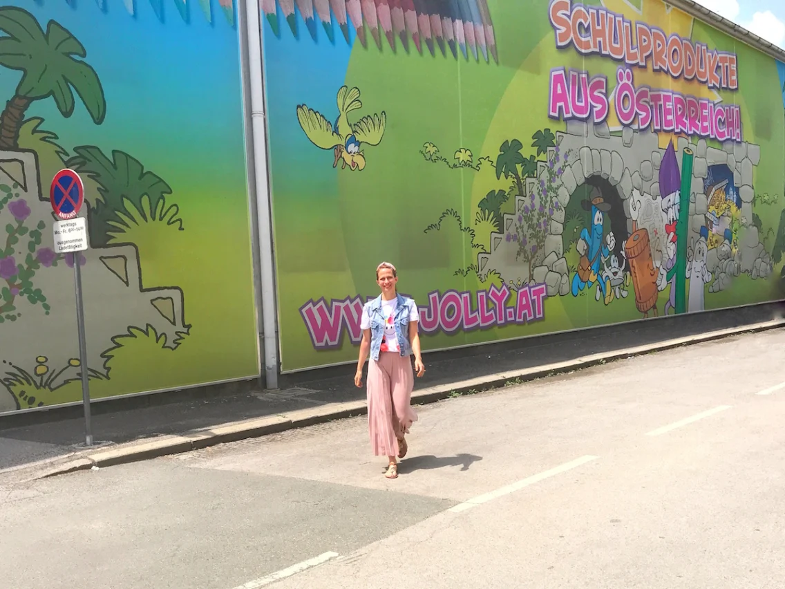 Sprehod po tovarni barvic Jolly