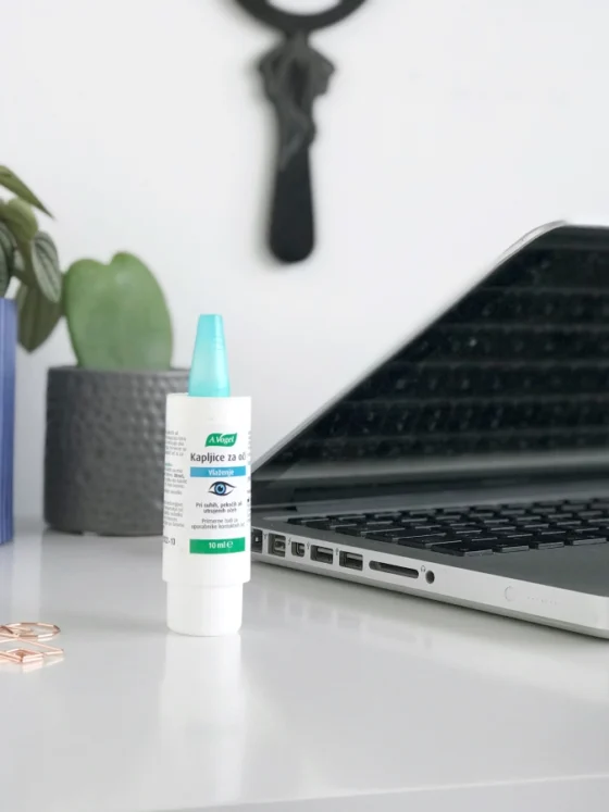 Naravne kapljice za pomoč pri suhih, utrujenih očeh