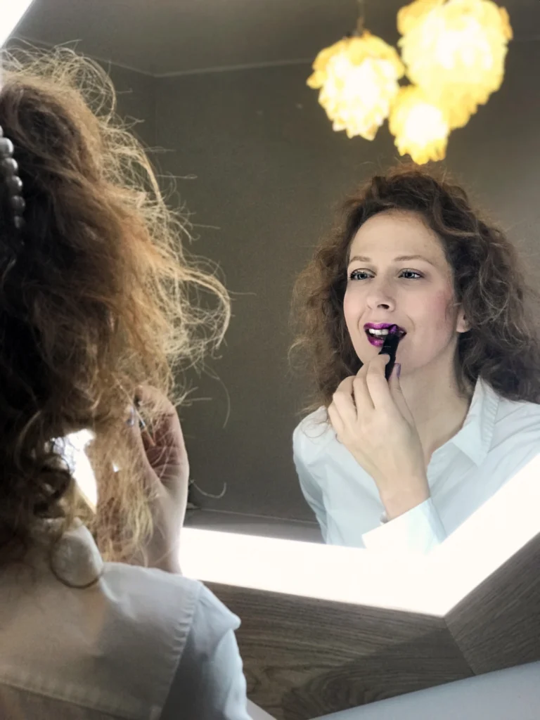 Sminka z blescicami beautyfull blog Nika Veger MAC Kiss Of Star Lipstick Starring You Asterisk 1