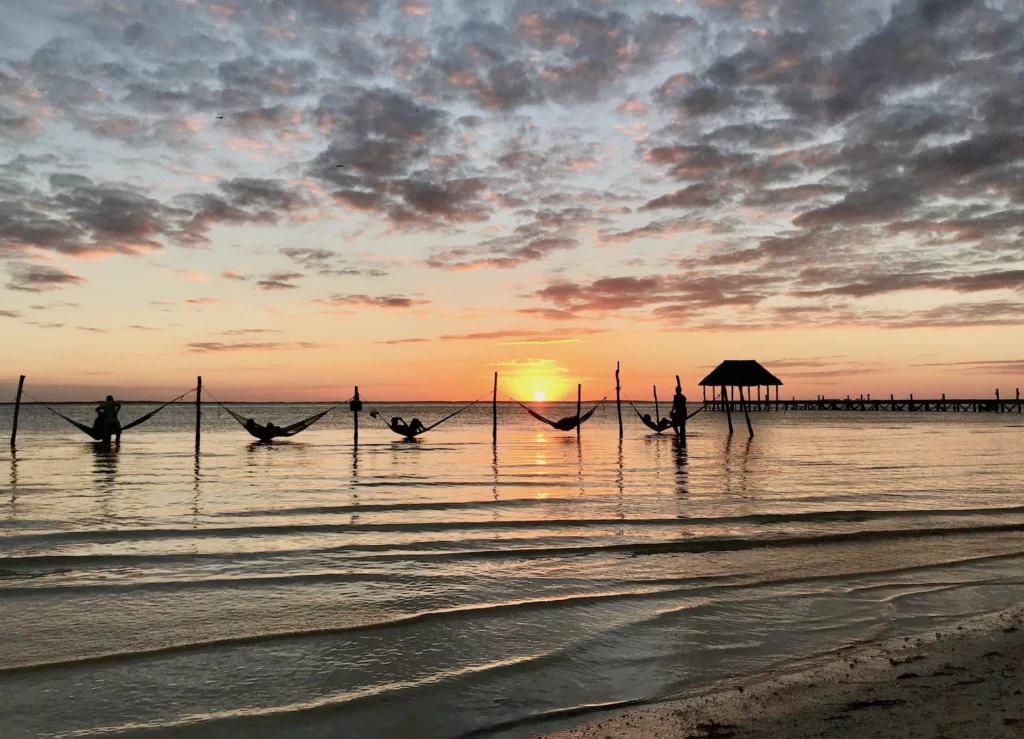 Mehika Holbox druzinske pocitnice beautyfull blog nika veger sončni zahod plaža