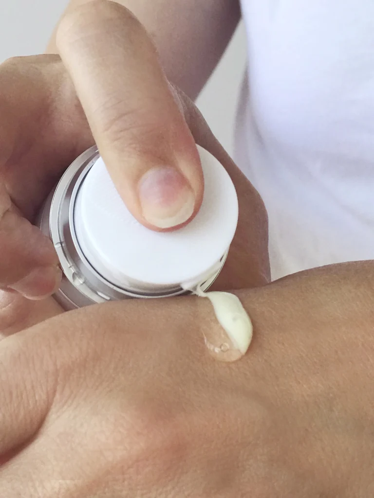 hiperpigmentacija učinkovita krema nika veger beautyfull blog thiamidoll serum
