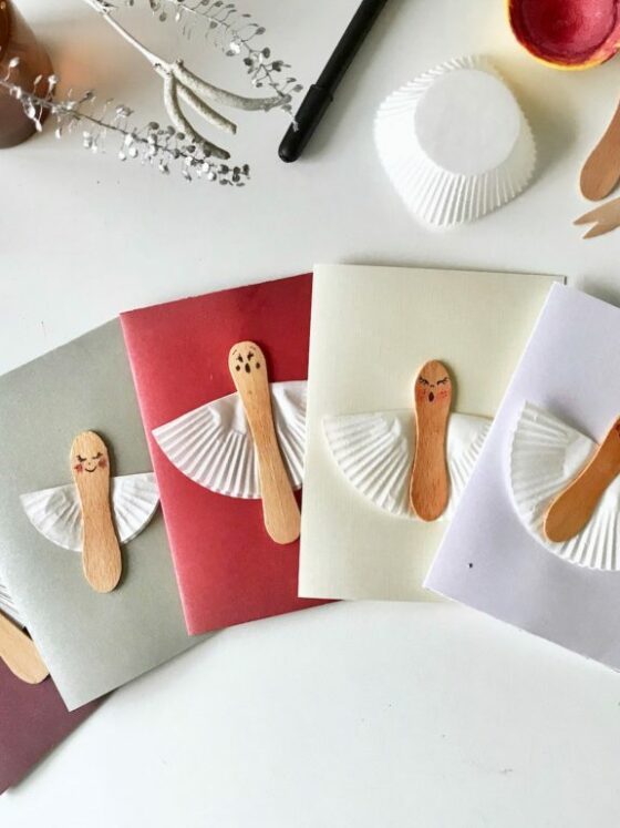 Ustvarjamo voščilnice iz recikliranega materiala