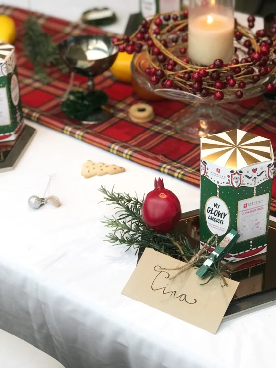 Praznična postavitev mize iz vsega kar že imamo doma