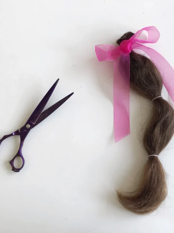 Izkušnja: Tako podariš lase v dobrodelne namene