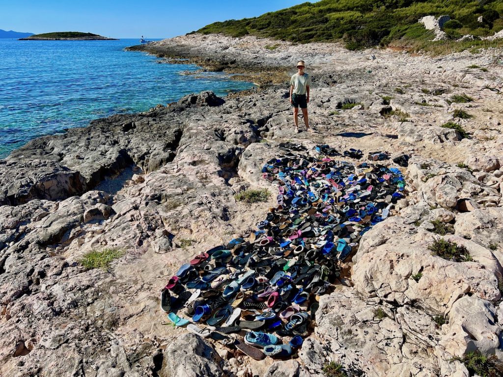 trajmnostni ribolov plastika smeti plaža čevlji jadran nika veger beautyfull blog 