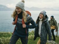 fjallraven-volna-trajnost-oblacila-pulover-reciklirana-nika-veger-beautyfulblog_FW22_DanielBlom_Midlayers_4483_EXP_2025-08-01-1024x683