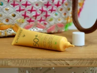 Caudalie Vinosun Protect dobra UV zaščita neškodljiva sončna krema za obraz SPF 50 NIka sonce