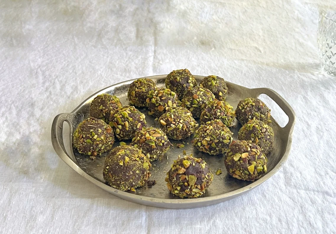 Tako pripraviš Dubajske čokoladne ježke – preprosto sladico brez peke