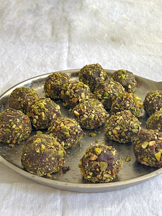 Tako pripraviš Dubajske čokoladne ježke – preprosto sladico brez peke