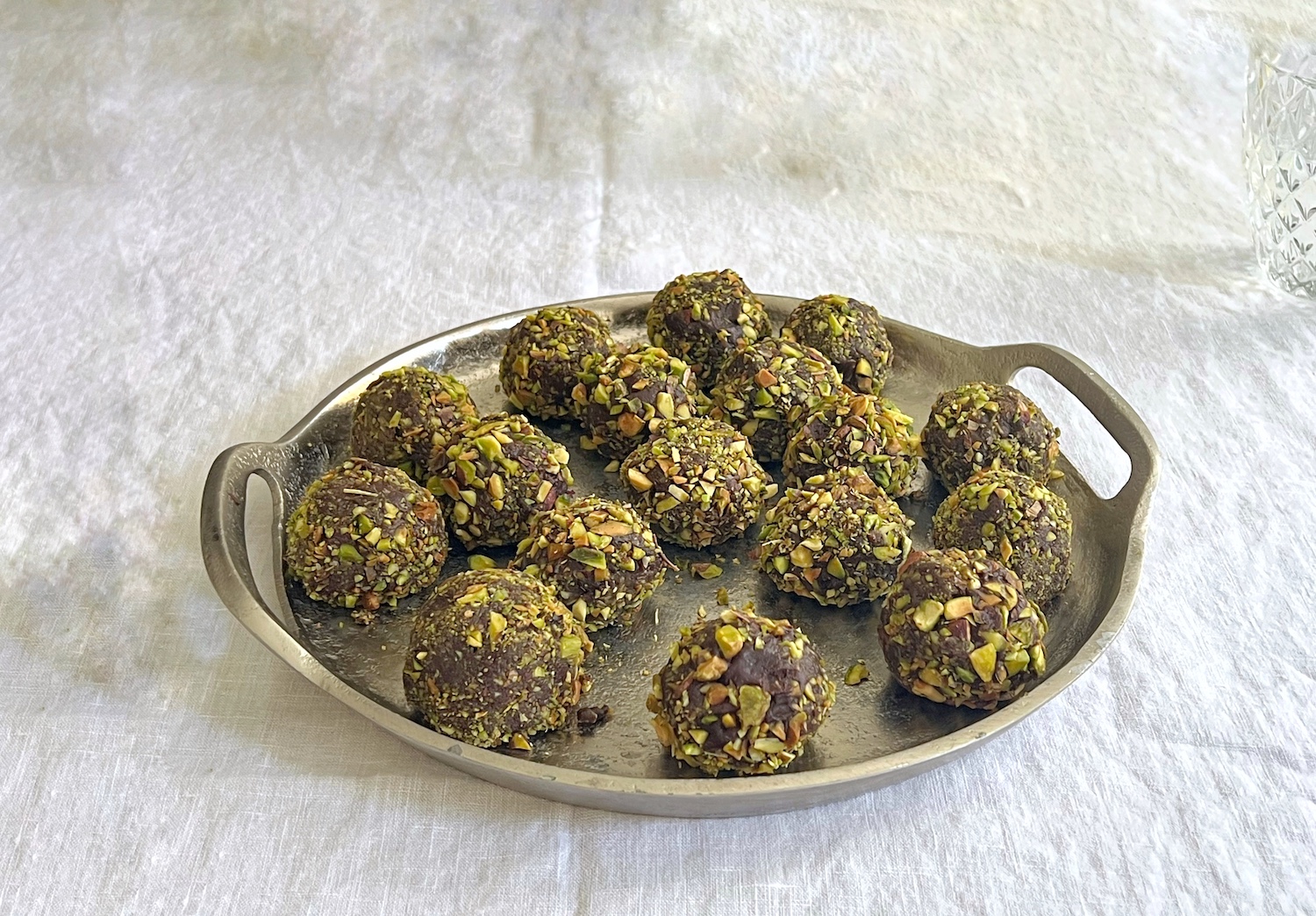 How to Make Dubai-Inspired Pistachio Chocolate Truffles – Easy No-Bake Dessert