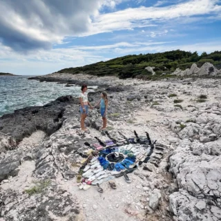 Romantična obleka z volančki – modni trend iz 2nd Chance second hand butika