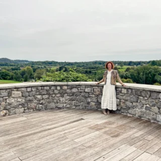 Zakaj smo tokrat zbrane naplavljene čevlje postavili v simbol očesa