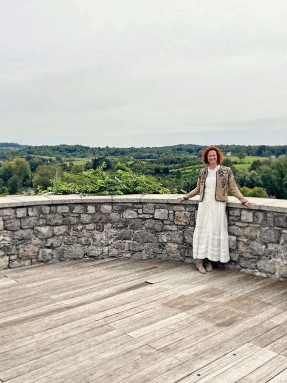 Romantična obleka z volančki – modni trend iz 2nd Chance second hand butika