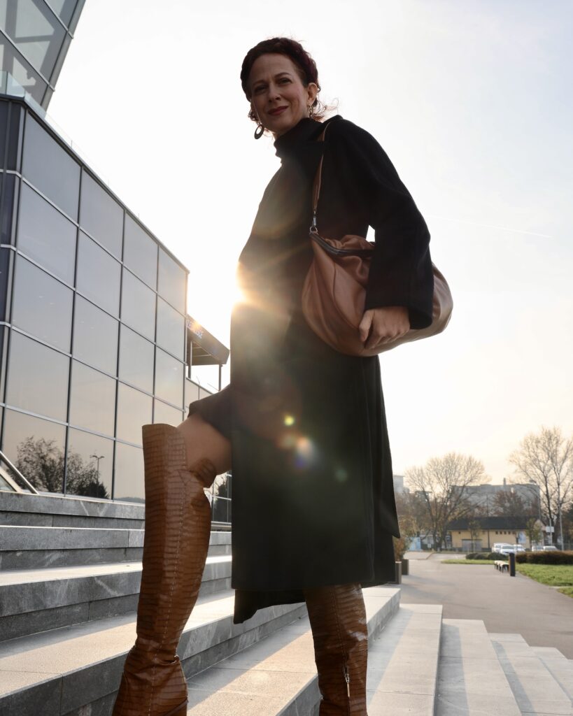 second hand oblačila max mara črn plašč kamelja volna 2nd chance nika veger