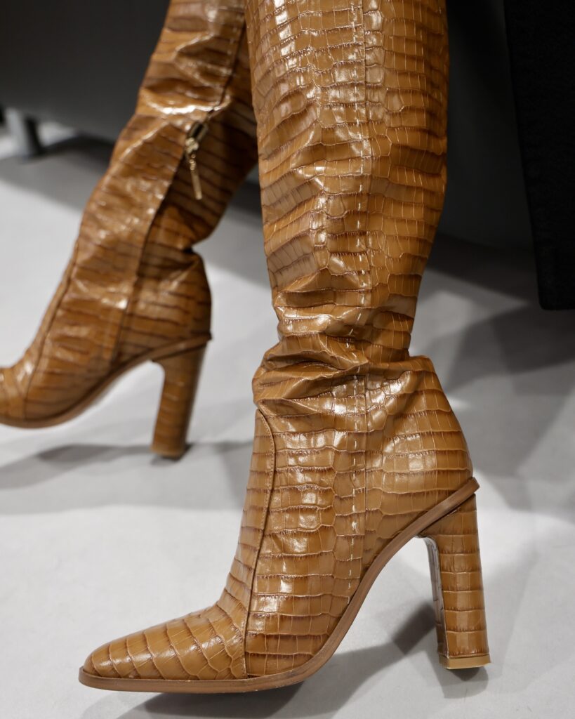 škornji second hand oblačila max mara črn plašč kamelja volna 2nd chance nika veger