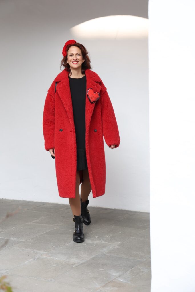 second hand oblačila max mara plašč teddy rdeč 2nd chance nika veger fužinski grad trajnostna moda