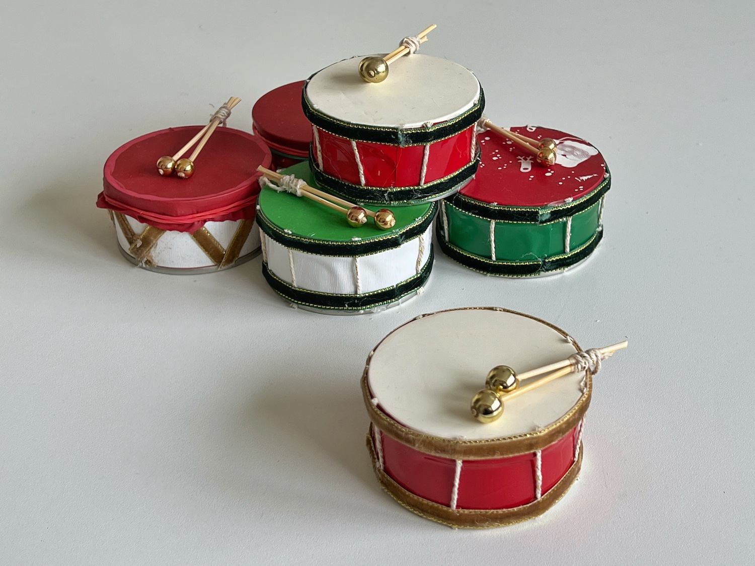 DIY okrasek za jelko iz prazne konzerve tunine