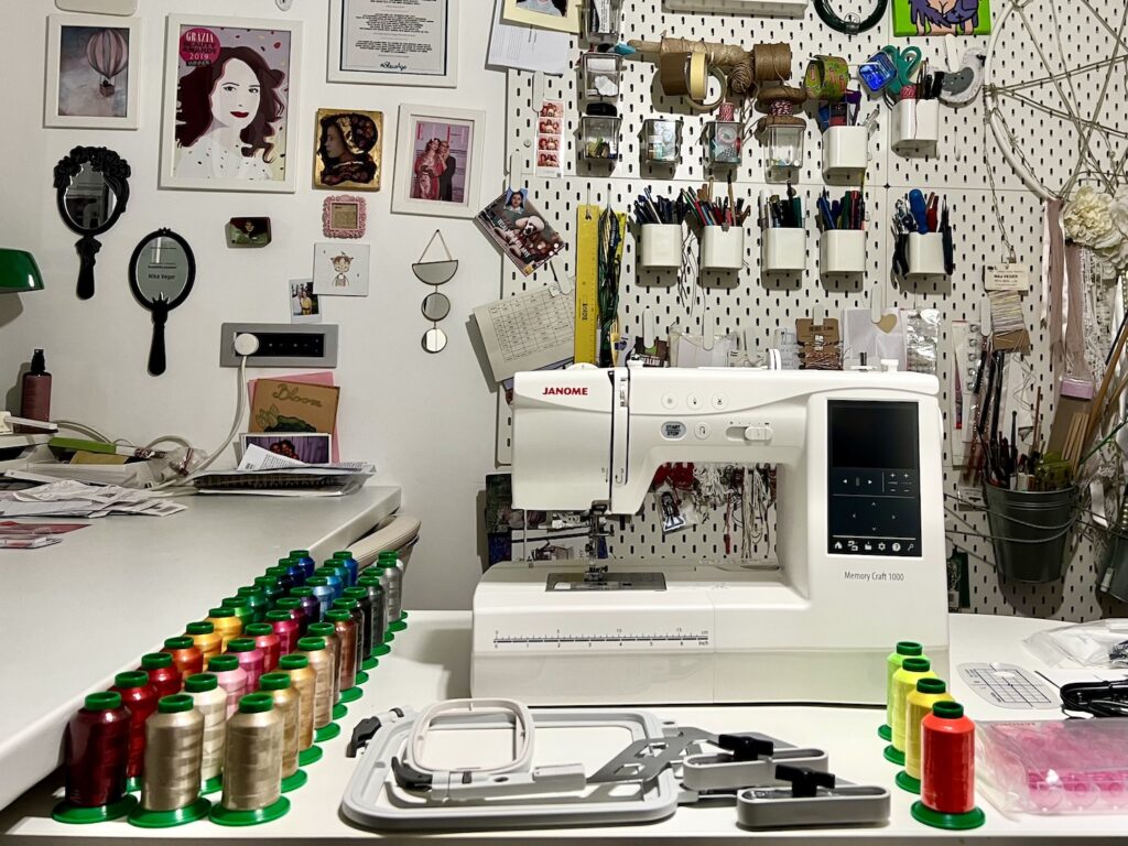 Ustvarjalni kotiček z Janome strojem doma