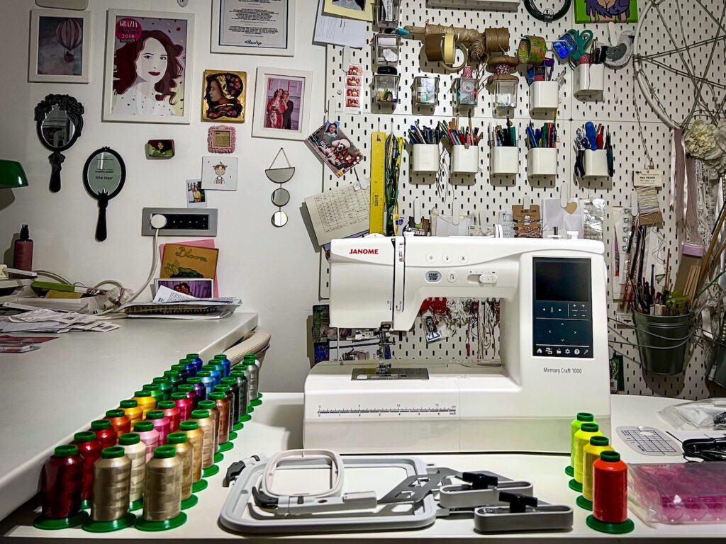 Ustvarjalni kotiček z Janome strojem doma