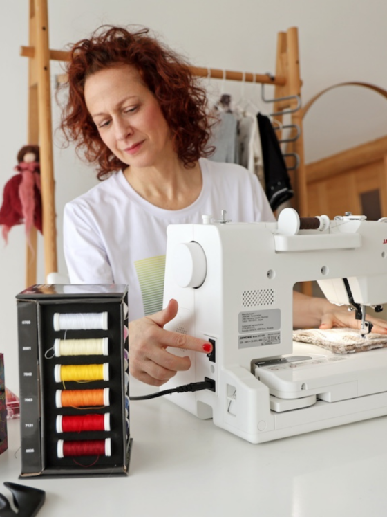 Janome Memory Craft 1000 – mnenje po dveh mesecih uporabe (izkušnja iz prve roke)