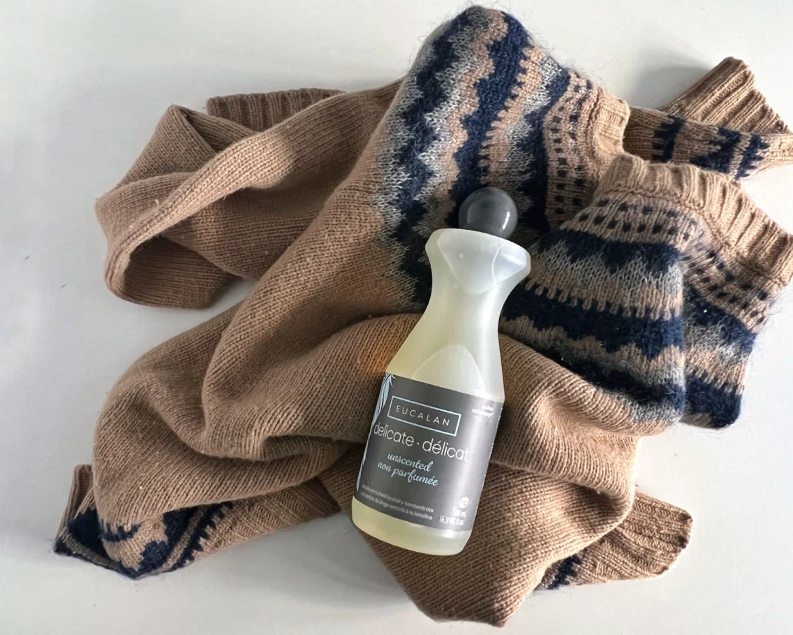 Viralni trik, s katerim rešiš zapran, skrčen volnen pulover