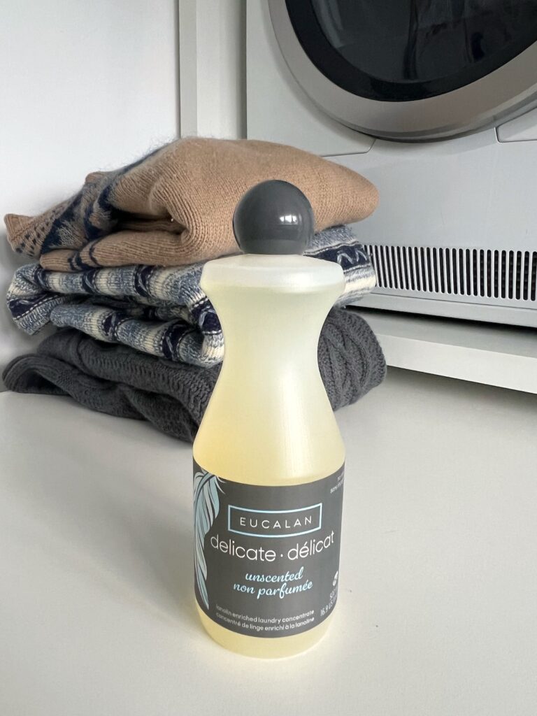 Prašek z lanolinom za pranje volne Eucalan.