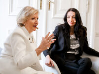 darja bavdaž kuret in vesna milek v pogovoru na elle dialogu