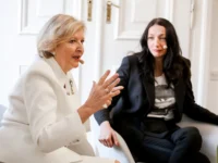 darja bavdaž kuret in vesna milek v pogovoru na elle dialogu