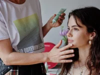 nega kože in prekrivanje rdečice z zelenim korektorjem