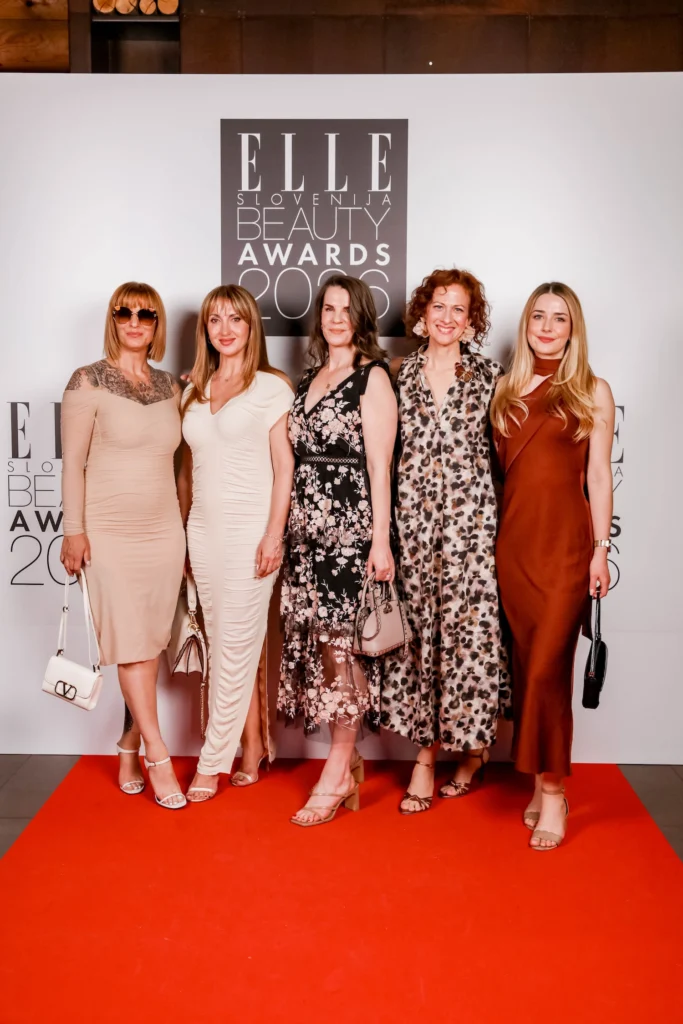 ELLE Beauty Awards Slovenija 2026 stokovna žirija in Nika Veger na dogodku 