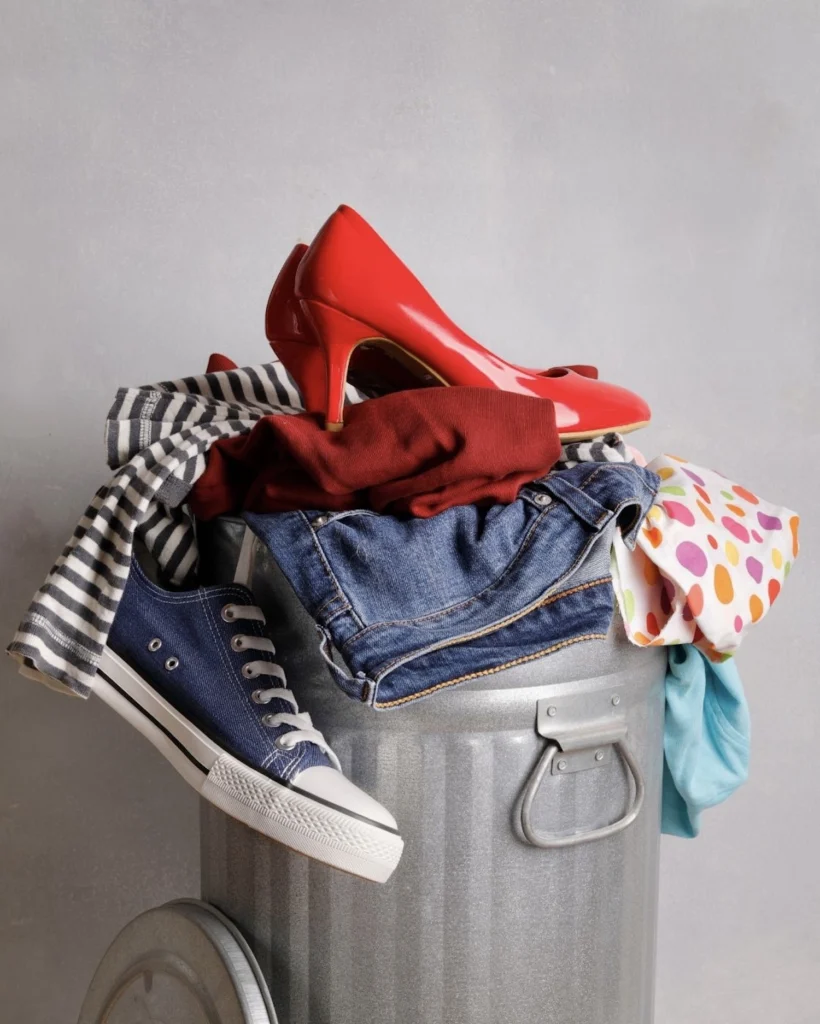 kanta polna oblačil