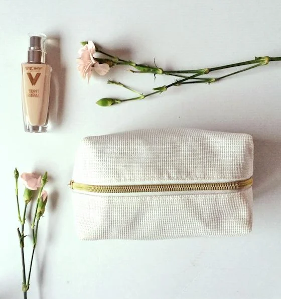 NAGRADNA IGRA: Vichy Teint Ideal tekoči puder in torbica