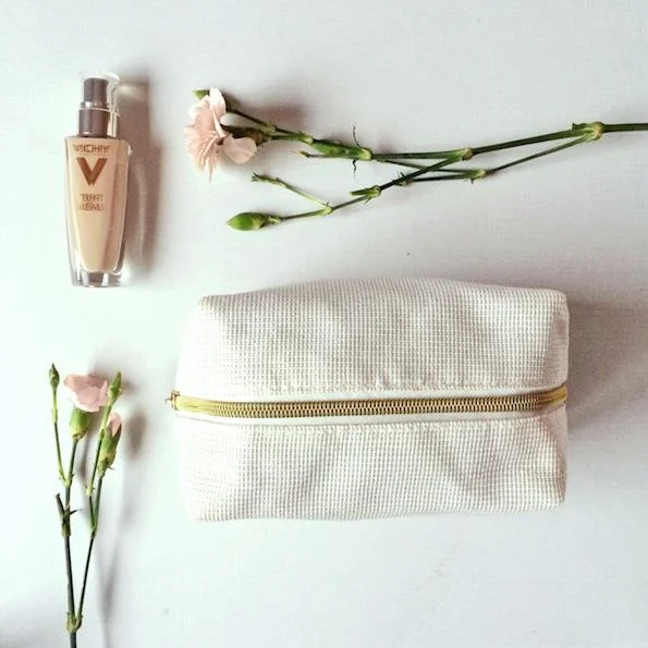 NAGRADNA IGRA: Vichy Teint Ideal tekoči puder in torbica