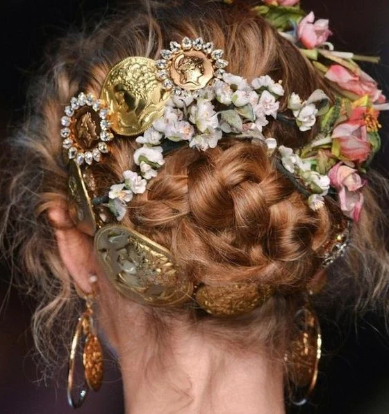 How to… Create a Floral Hair Band – Dolce&Gabbana Style